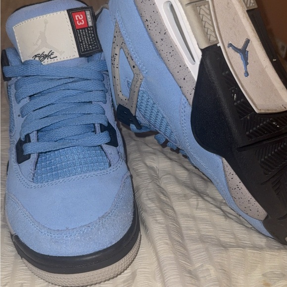 Jordan Air 4 Retro GS - University Blue and Black Sneakers - Picture 4 of 4